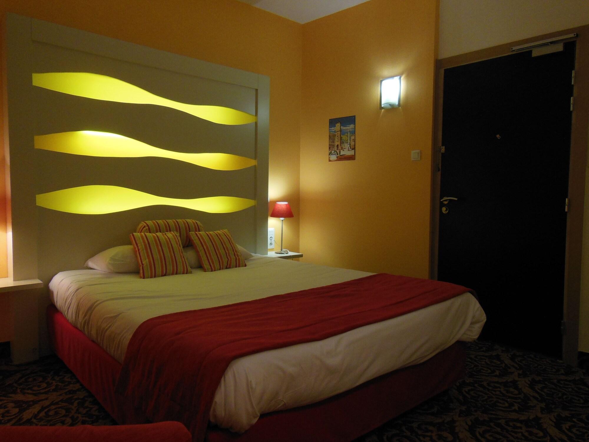 Logis Hotel Le Glacier Orange  Exterior photo